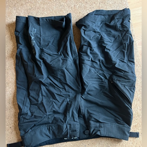 Dakine Other - Dakine men’s mtb shorts size medium (32-33)